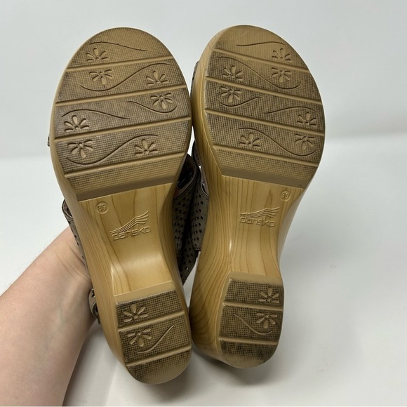 Dansko Jacinda Tuape Brown Perforated Leather Slingback Sandals Size 39 - Picture 9 of 13